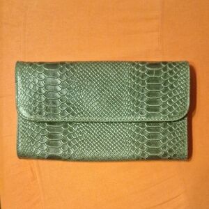 Chic Green Textured Clutch